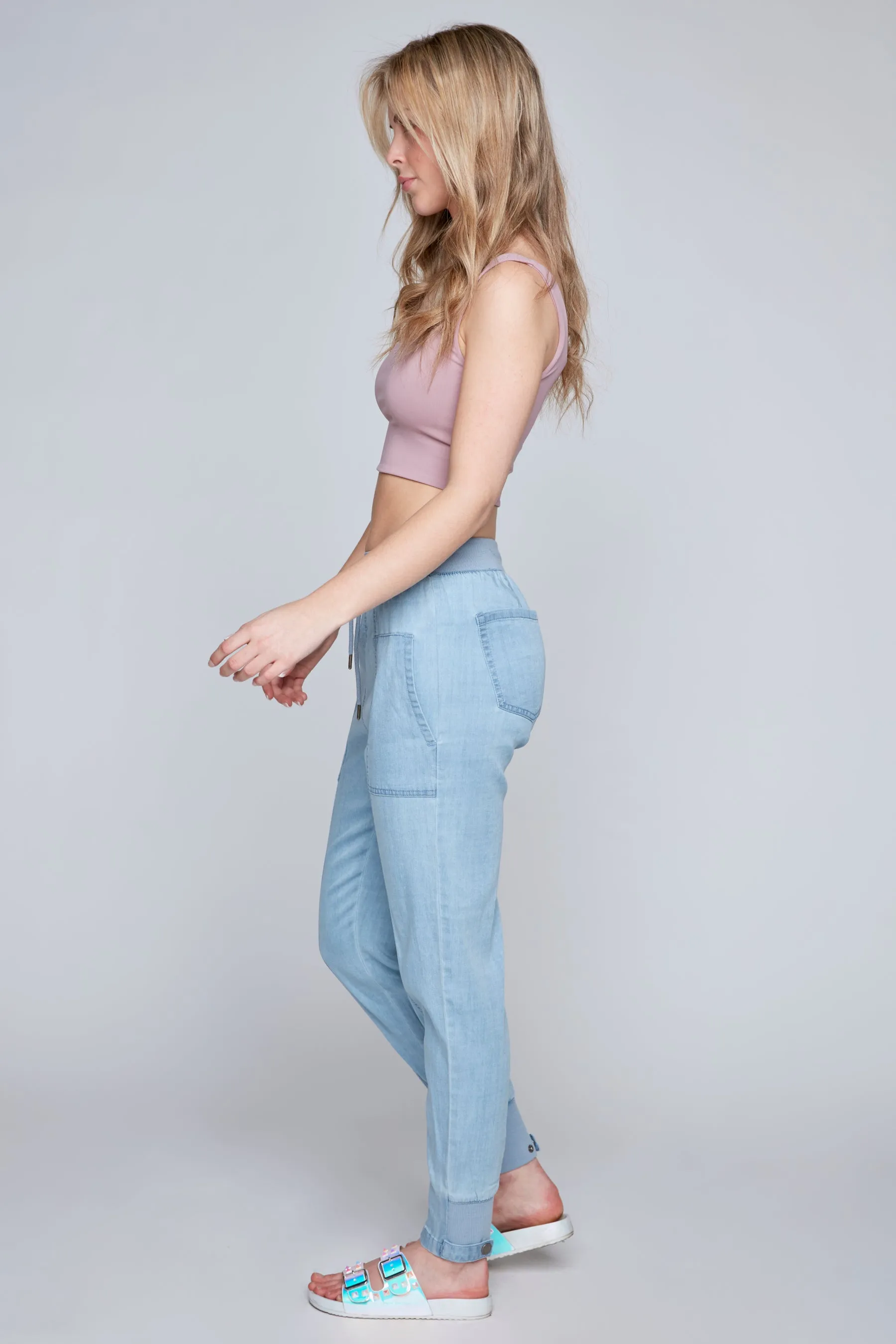 ANDIE - High Rise Lightweight Pull-On Pant - Light Blue Bleach Lyocell Denim