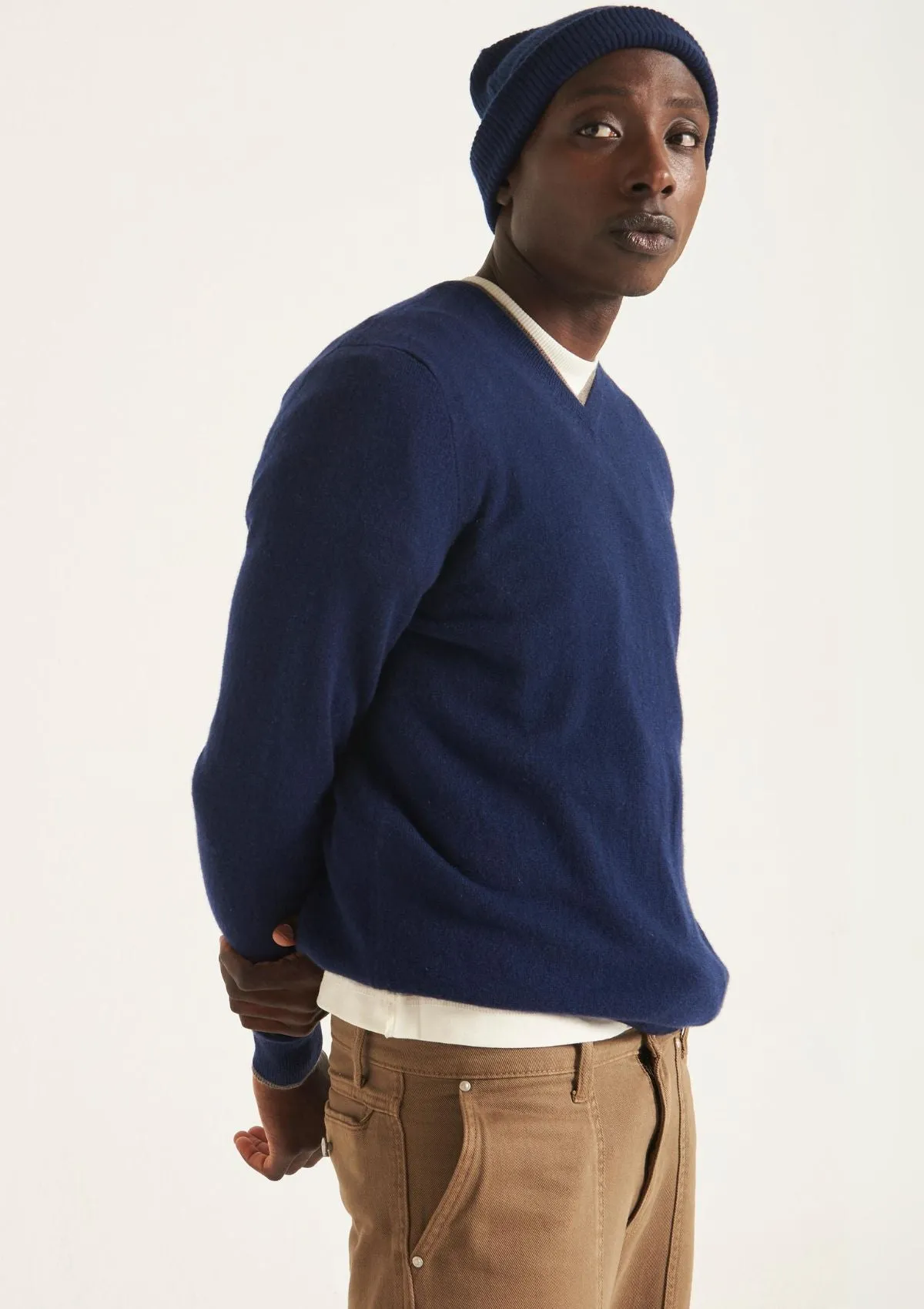 Mens Cashmere V Neck Sweater in Midnight Blue